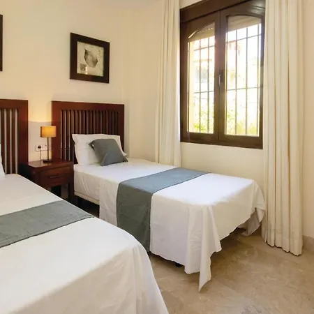 Beautiful Apartment In Estepona With 3 Bedrooms, Outdoor Swimming Pool And Swimming Pool Apartment *