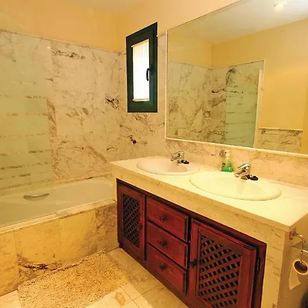 Apartment Beautiful Apartment In Estepona With 3 Bedrooms, Outdoor Swimming Pool And Swimming Pool *
