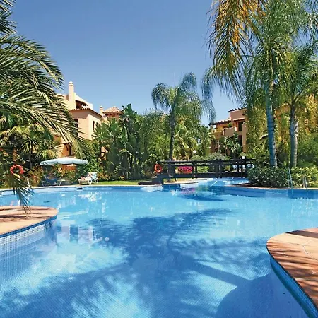 Beautiful Apartment In Estepona With 3 Bedrooms, Outdoor Swimming Pool And Swimming Pool Apartment *